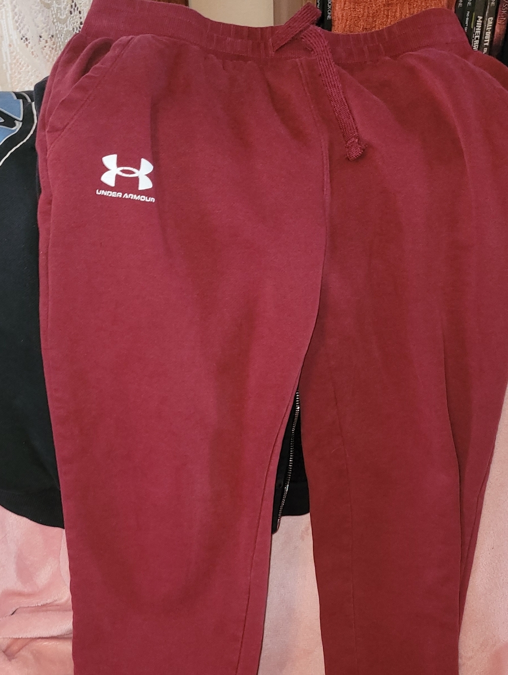 Under Armour Womans Burgundy Jogger Sweatpants
